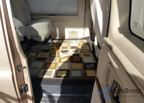 2002 Chevrolet Express z USA, uszkodzony, nr VIN 1GBFG15M821231463